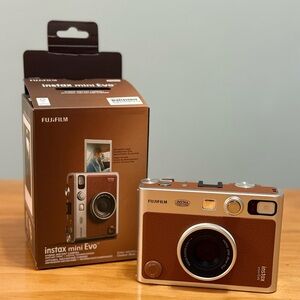Fujifilm Instax Mini Evo in Rich Brown